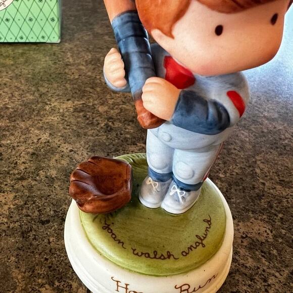 Avon 1987 “Home Run” figurine - Picture 4 of 6